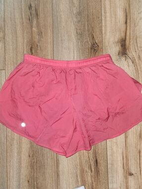 XS Pink Lululemon Dolphin-Hem Mid-Rise Running Short 3"